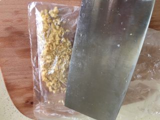 6、梦幻星空燕窝,用刀背砸碎了