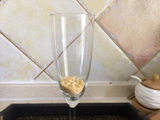 7、梦幻星空燕窝,放入杯子底部