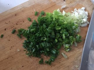 16、腐皮卷,葱切成葱花