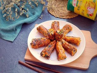 27、腐皮卷,吃的时候可以沾取橘油