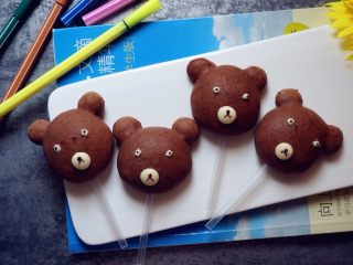 12、小熊麻薯面包,来来来，小朋友一人一个