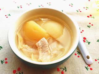 11、雪梨苹果瘦肉汤,果香味浓的营养汤。
