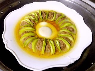 7、角瓜鲜肉蒸蛋,蒸好后打开锅盖瞬间满屋飘香