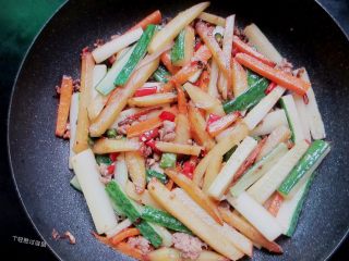 12、干锅时蔬,出锅前加少许鸡粉翻炒