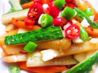 14、干锅时蔬,咸香下饭，有点麻辣有点鲜甜