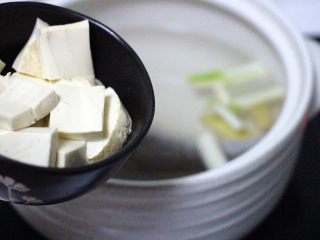 5、吃掉一朵花+萝卜丝柳叶包&清炖红蟹鱼汤,加入切块的豆腐