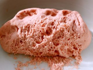 7、吃掉一朵花+萝卜丝柳叶包&清炖红蟹鱼汤,发好的面团组织是这样的