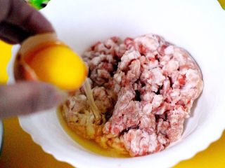 10、吃掉一朵花+萝卜丝柳叶包&清炖红蟹鱼汤,五花肉馅里打入一个鸡蛋