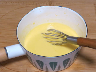 4、快手美味早餐【岩烧乳酪】,搅拌均匀，冷却备用