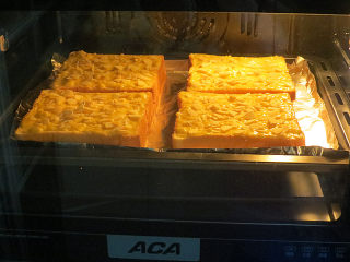 9、快手美味早餐【岩烧乳酪】,烤箱上火180°下火120°烤7~8分钟