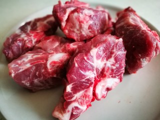 1、家宴靓汤～莲藕猪骨汤,猪梅花骨