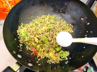 14、黄金牛油果藜麦炒饭,加一小勺盐！
