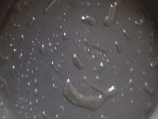 7、西葫芦糊塌子,不粘锅烧热，撒少许食用油