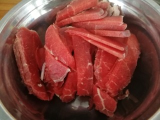 3、家庭版_葱爆小牛排,盛盘备用