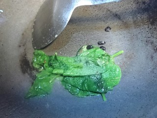 6、超简单的素汤:木耳菜汤,稍微炒熟后少许盐调味