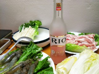 22、鸳鸯火锅,涮着火锅，喝着RIO过瘾~