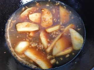 12、肉末炖萝卜,加水至没过萝卜块