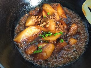 14、肉末炖萝卜,收干汤汁，撒上葱花，????……香气扑鼻