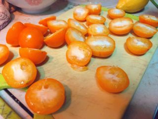 2、金桔雪梨酱,捞出去核