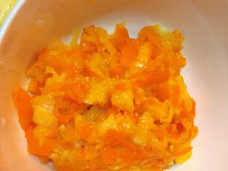 3、金桔雪梨酱,切得越碎越好！