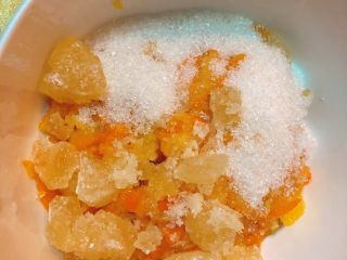 5、金桔雪梨酱,加入白砂糖