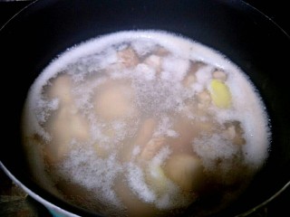 4、海底椰无花果瘦肉汤,等它煮开就关火