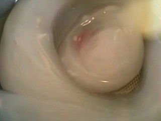 4、凉皮,再用装绿豆粉的杯子到五杯水 然后开火中火 不时搅拌 至图上的效果