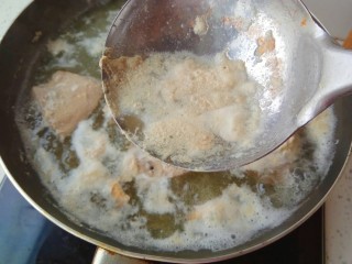 8、宝宝辅食～自制补铁猪肝粉,煮熟即可，大约8分钟，水开后撇去浮沫