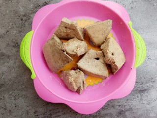 9、宝宝辅食～自制补铁猪肝粉,煮好后捞出