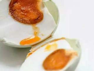 6、自制咸鸭蛋,是不是很简单呢，赶紧试试吧