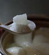 4、生姜蜜梨汤,按个人口味加入冰糖