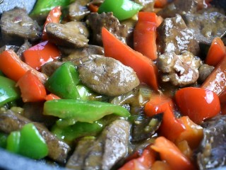 14、家常熘肝尖,快速翻炒几下即可出锅