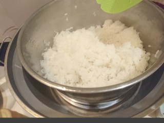 6、台式雞肉飯,照正常模式煮飯，跳起後先松飯再悶10分鐘。