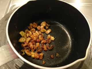 13、台式雞肉飯,這是爆雞油後的油渣。