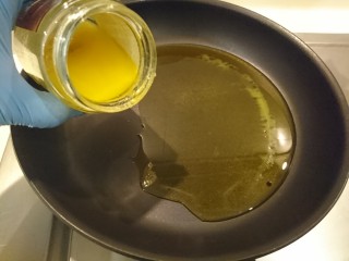 15、台式雞肉飯,100g的雞油熱鍋先。