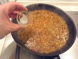 22、台式雞肉飯,加入調味料：鹽、鮮味素。