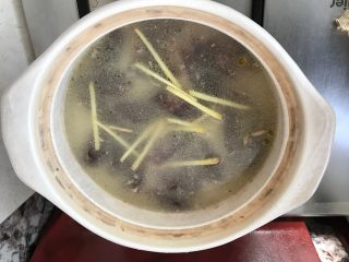 10、家庭煲仔饭,放水高于大米2公分。