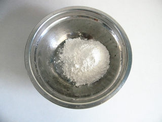 1、百变鸡蛋+粘米粉蛋饼,取60克粘米粉