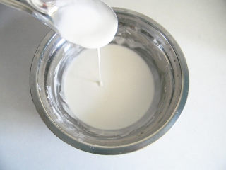 2、百变鸡蛋+粘米粉蛋饼,用70克的水把米粉调成可以流动的糊状