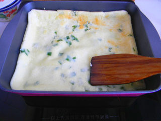 3、百变鸡蛋+粘米粉蛋饼,两面翻动，烙制变色微微鼓起即可