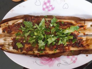 16、烤茄子（烤箱版）,取出撒上葱花和香菜