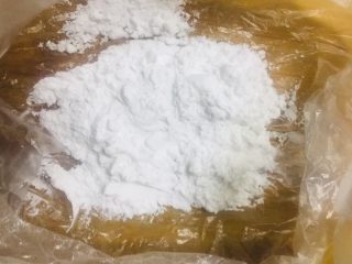 6、家庭版黑椒鸡米花,加入淀粉