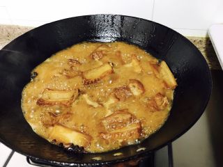 11、红烧排骨（一人份）,转大火收汁，（看着点锅小心别煮过了）