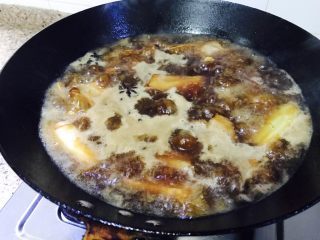 10、红烧排骨（一人份）,等半小时后，在重复上步骤一遍，只不过炖到15分钟的时候，加入盐