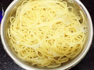 11、黑椒牛柳烩意粉,过一下冷水