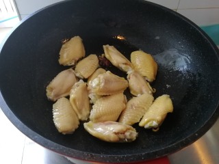 6、家庭版&可乐鸡翅,放入翅中翻炒