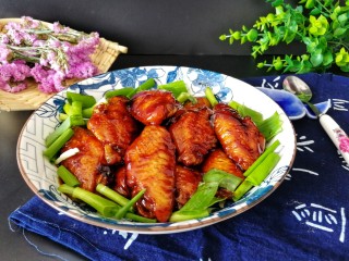 10、家庭版&可乐鸡翅,时间到，香喷喷的可乐鸡翅好了，色香味俱全，还超级简单吧，懒人小伙伴们看过来哦。