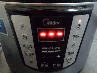 10、盐焗猪肝,按煮饭键，一个煮饭程序即可。