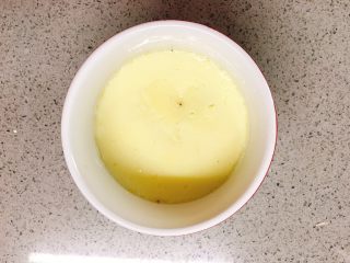 13、龙利鱼蒸蛋,放入锅里大火蒸十分钟