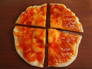 18、冬日暖心菜+冬日暖心太阳糯米饼,切成四角可以吃了。